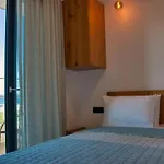 Hotel Vrahakia *