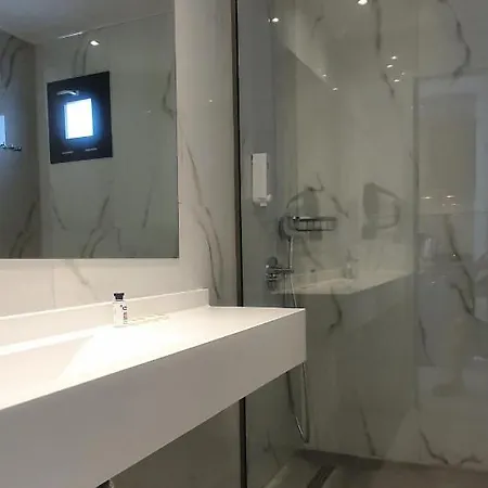 Vrahakia Hotel *