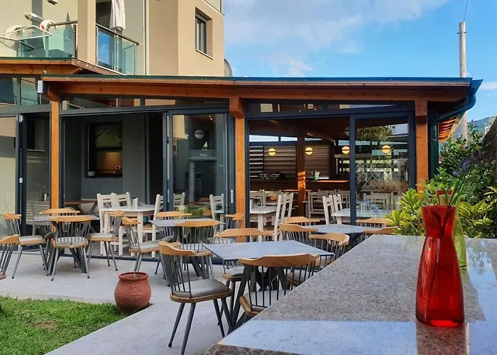 Hotel Vrahakia Sarti